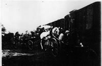 La liquidation du ghetto de Zelechow : la monte dans les trains vers Treblinka.