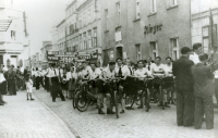 Les jeunes de lHashomer Hatzar lors des clbrations du 1er mai, 1946.