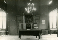 Lintrieur de la synagogue en 1947.