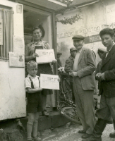Des lecteurs du journal Naye Lebn, 1945-1946.