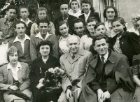 Molly Picon en visite  Dzierzoniow, 1945-1946.
